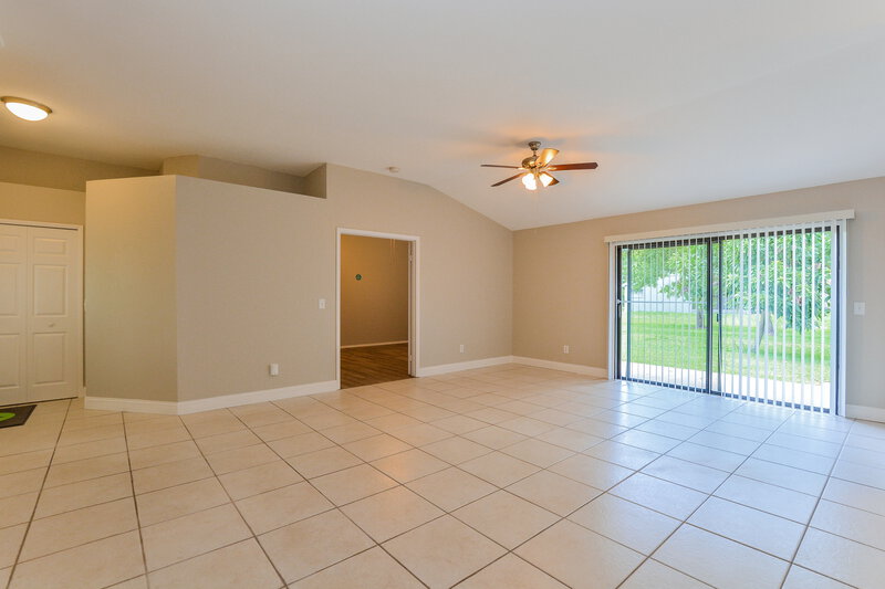2,515/Mo, 10119 Pink Carnation Ct Orlando, FL 32825 Living Room View