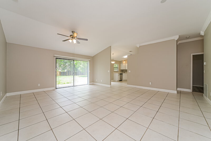 2,260/Mo, 10119 Pink Carnation Ct Orlando, FL 32825 Living Room View 2