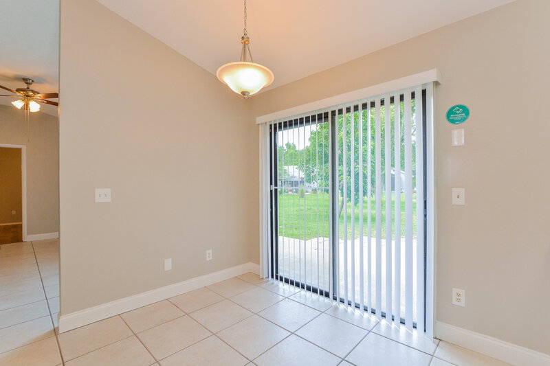 2,515/Mo, 10119 Pink Carnation Ct Orlando, FL 32825 Dining Room View 2
