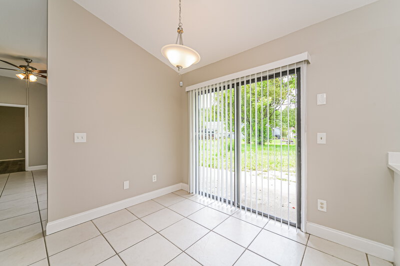 2,260/Mo, 10119 Pink Carnation Ct Orlando, FL 32825 Dining Room View