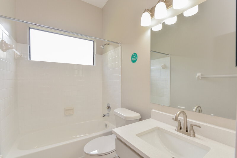 2,515/Mo, 10119 Pink Carnation Ct Orlando, FL 32825 Bathroom View