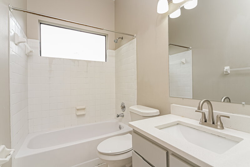 2,260/Mo, 10119 Pink Carnation Ct Orlando, FL 32825 Bathroom View