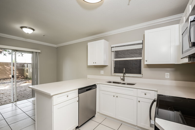 2,330/Mo, 1836 Blaine Ter Winter Park, FL 32792 Kitchen View