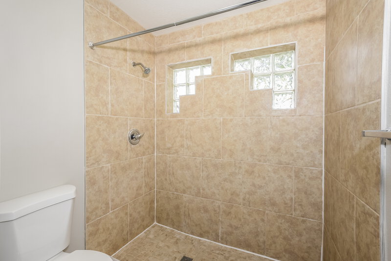 2,330/Mo, 1836 Blaine Ter Winter Park, FL 32792 Main Bathroom View 2