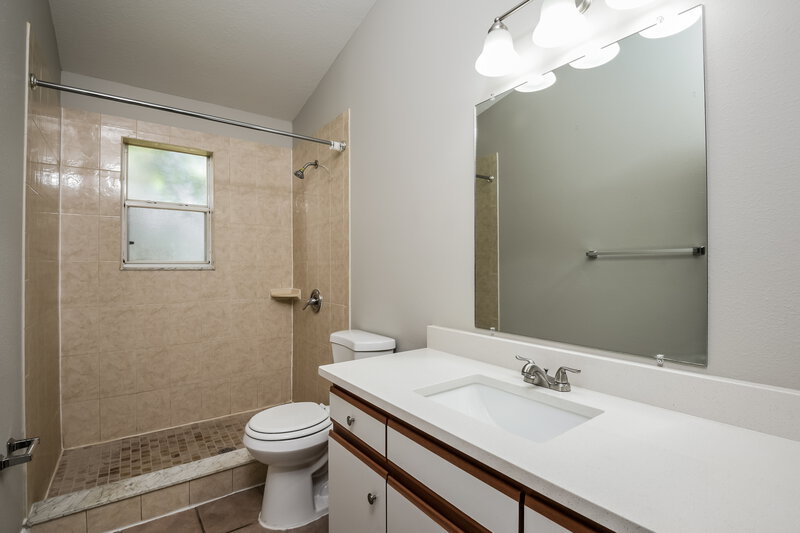 2,330/Mo, 1836 Blaine Ter Winter Park, FL 32792 Bathroom View