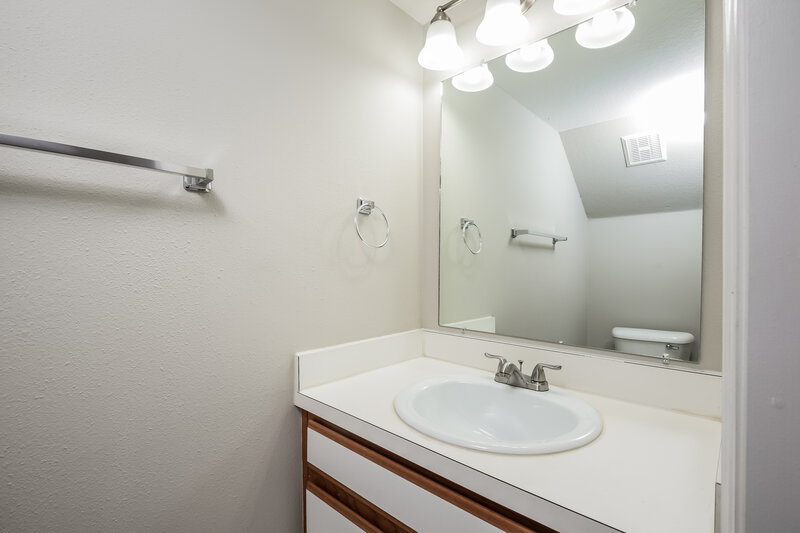 2,330/Mo, 1836 Blaine Ter Winter Park, FL 32792 Bathroom View 2