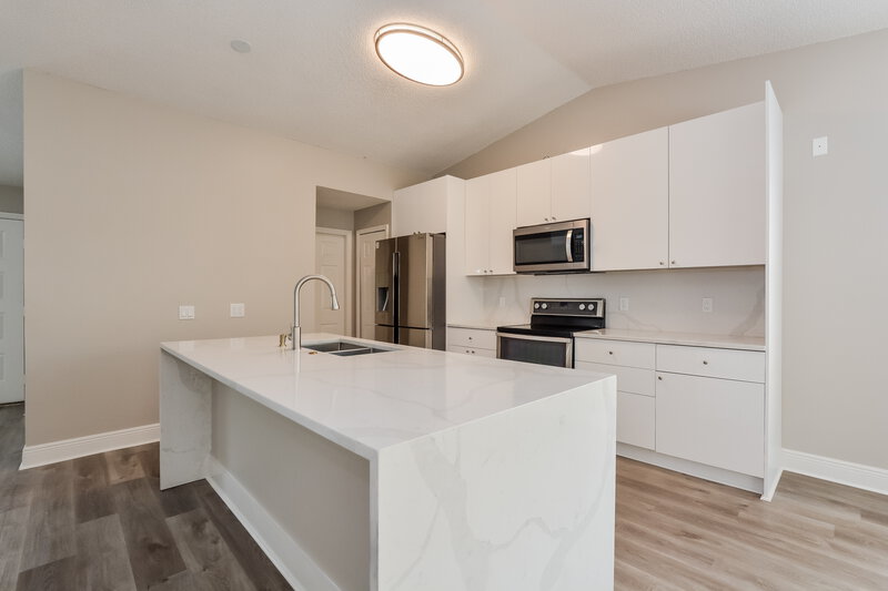 2,460/Mo, 2746 Woodruff Dr Orlando, FL 32837 Kitchen View 2