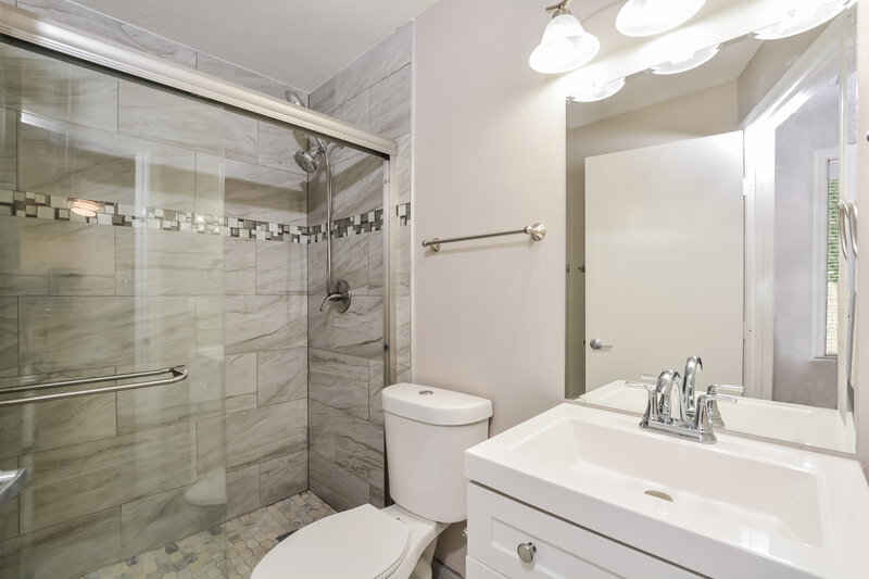 2,460/Mo, 2746 Woodruff Dr Orlando, FL 32837 Bathroom View