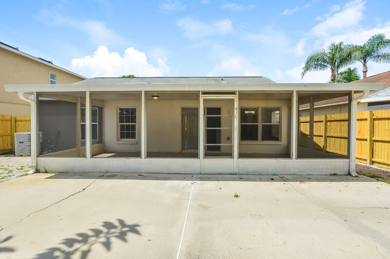 2,460/Mo, 2746 Woodruff Dr Orlando, FL 32837 Rear View