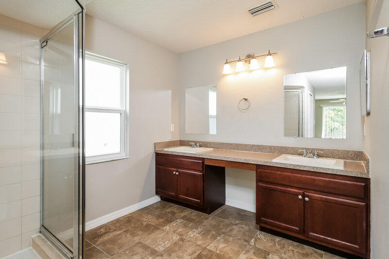 3,200/Mo, 5140 Heatherstone Ct Kissimmee, FL 34758 Main Bathroom View