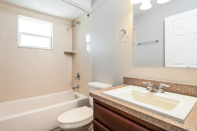 3,200/Mo, 5140 Heatherstone Ct Kissimmee, FL 34758 Bathroom View