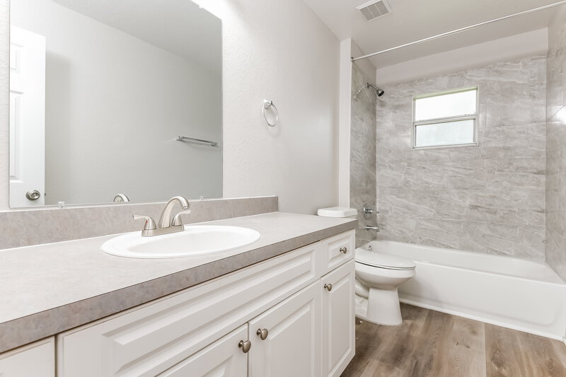 1,625/Mo, 543 Hummingbird Ct Poinciana, FL 34759 Bathroom View