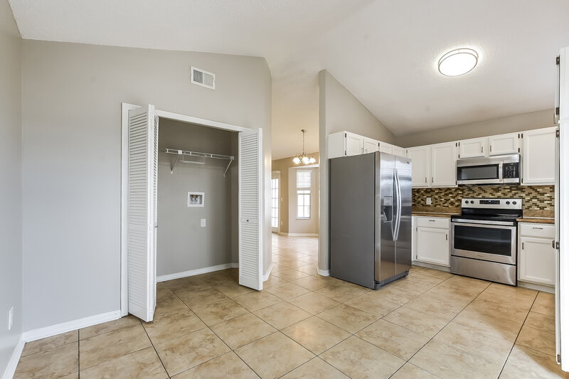 2,245/Mo, 201 Whiterapids Ct Orlando, FL 32828 Breakfast Nook View 2