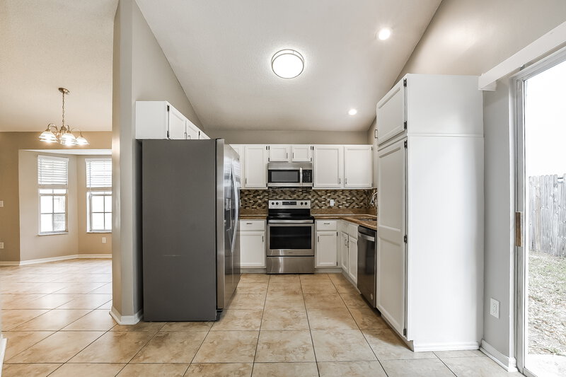 2,245/Mo, 201 Whiterapids Ct Orlando, FL 32828 Kitchen View 2