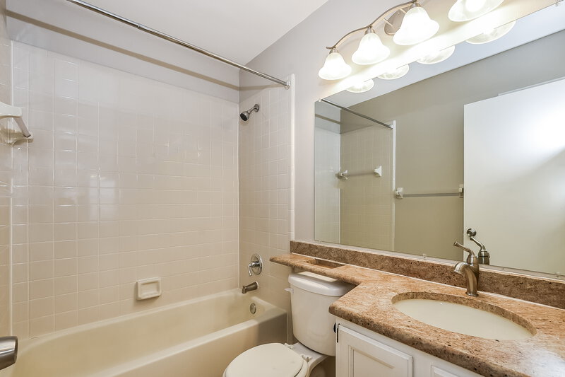 2,245/Mo, 201 Whiterapids Ct Orlando, FL 32828 Bathroom View