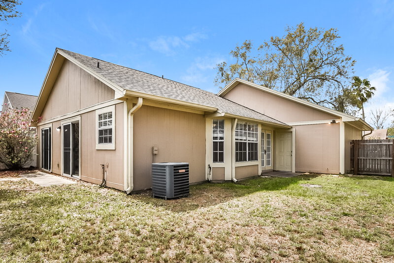 2,245/Mo, 201 Whiterapids Ct Orlando, FL 32828 Rear View