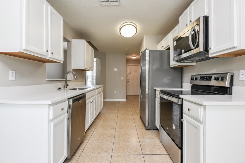 1,820/Mo, 331 Caen Ct Kissimmee, FL 34759 Kitchen View 2