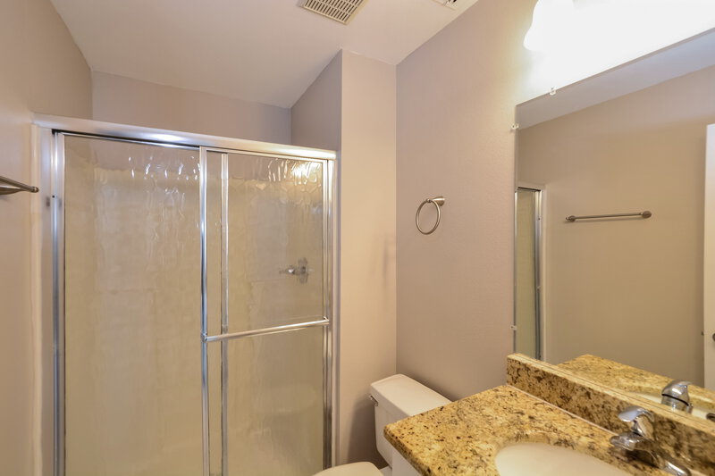 3,270/Mo, 2203 Phonecia Ct Orlando, FL 32837 Main Bathroom View