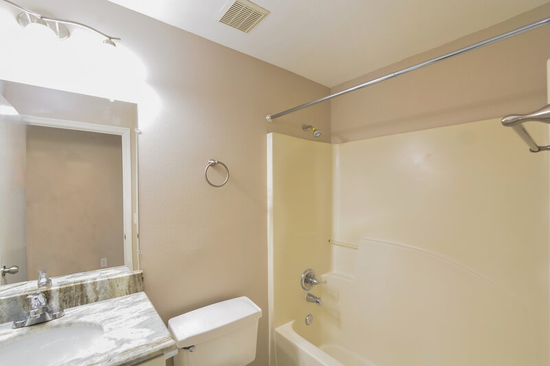 3,270/Mo, 2203 Phonecia Ct Orlando, FL 32837 Bathroom View