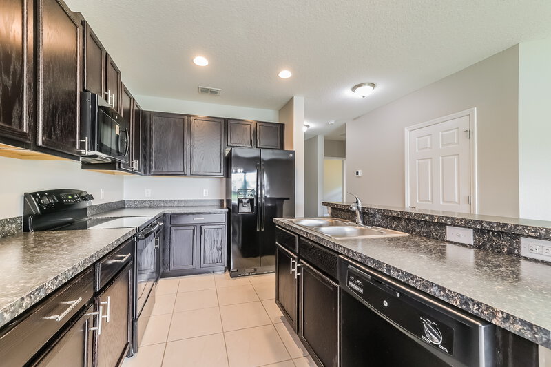 0/Mo, 4820 Rockvale Dr Kissimmee, FL 34758 Kitchen View