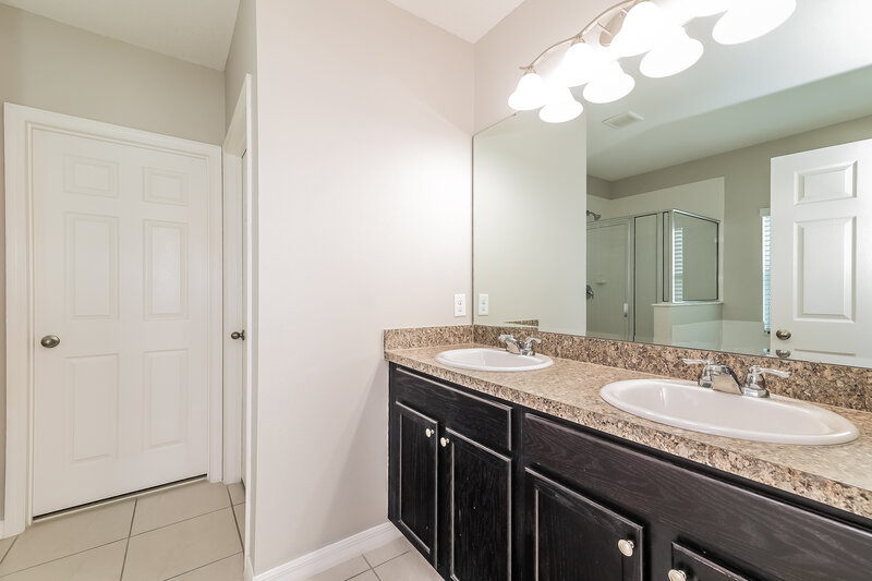 0/Mo, 4820 Rockvale Dr Kissimmee, FL 34758 Main Bathroom View