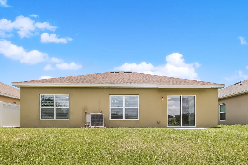 0/Mo, 4820 Rockvale Dr Kissimmee, FL 34758 Rear View