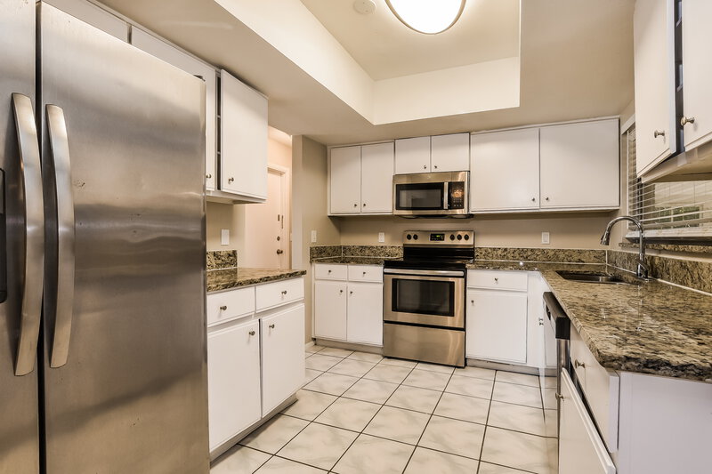 2,170/Mo, 520 Elmwood Ct Kissimmee, FL 34743 Kitchen View