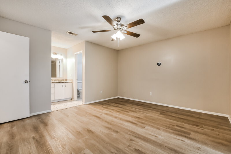 2,170/Mo, 520 Elmwood Ct Kissimmee, FL 34743 Main Bedroom View 2