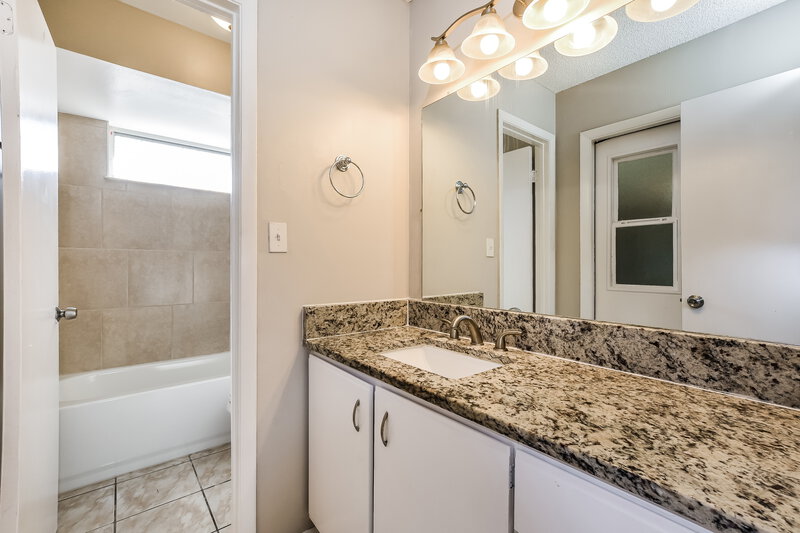2,170/Mo, 520 Elmwood Ct Kissimmee, FL 34743 Bathroom View