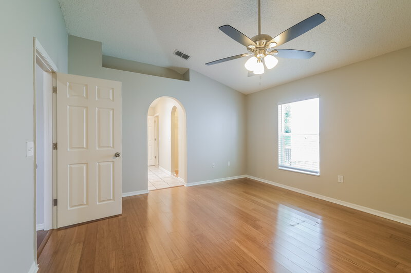 2,340/Mo, 128 Oak View Pl Sanford, FL 32773 Main Bedroom View 2