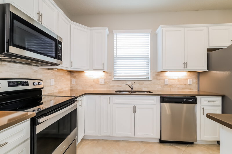 2,170/Mo, 1761 Cayman Cove Cir Saint Cloud, FL 34772 Kitchen View