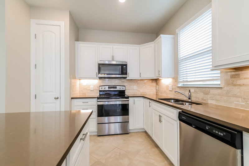 2,170/Mo, 1761 Cayman Cove Cir Saint Cloud, FL 34772 Kitchen View 2