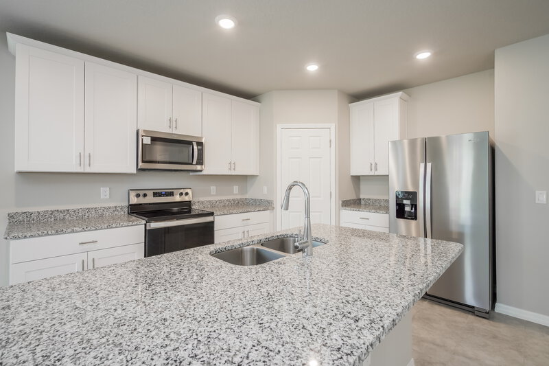 2,035/Mo, 588 Sun Warbler Way Saint Cloud, FL 34771 Kitchen View