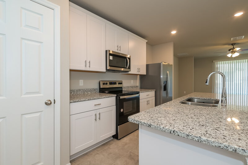 2,095/Mo, 453 Sun Warbler Way Saint Cloud, FL 34771 Kitchen View 2