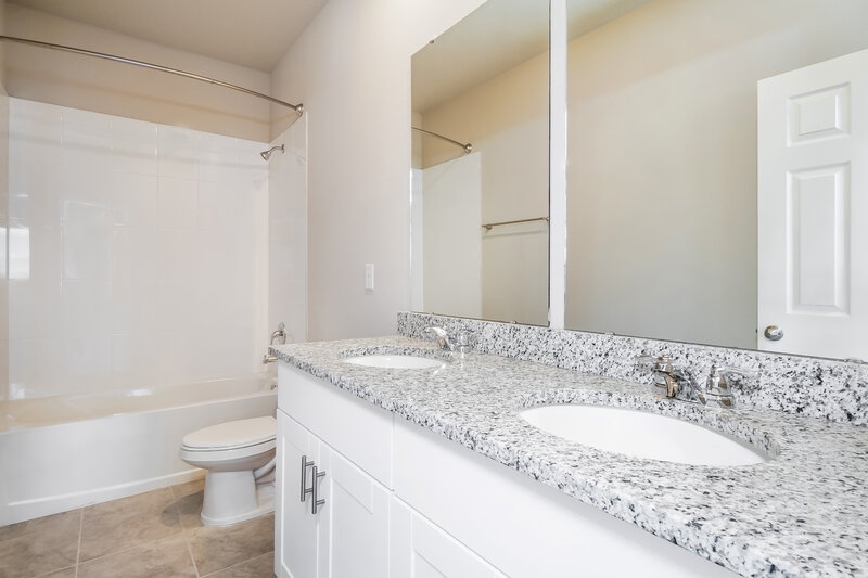 2,700/Mo, 2507 Gold Dust Drive Minneola, FL 34715 Bathroom View