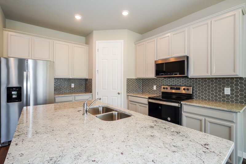 2,770/Mo, 2294 Raven Ridge Road Minneola, FL 34715 Kitchen View 2