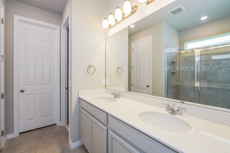 2,770/Mo, 2294 Raven Ridge Road Minneola, FL 34715 Main Bathroom View