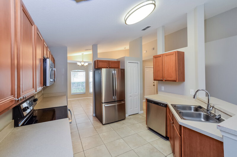 2,670/Mo, 12436 Sophiamarie Loop Orlando, FL 32828 Kitchen View