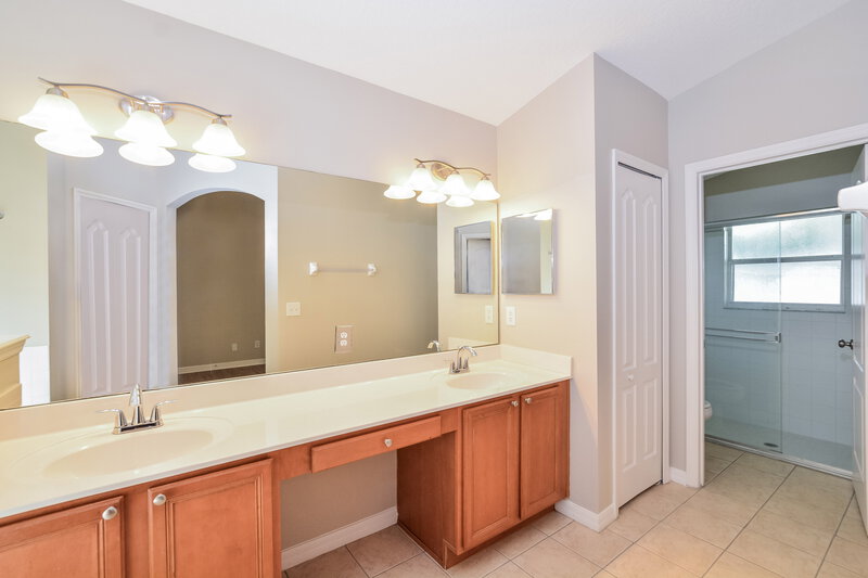 2,670/Mo, 12436 Sophiamarie Loop Orlando, FL 32828 Main Bathroom View