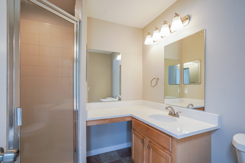 2,030/Mo, 367 Alegriano Ct Kissimmee, FL 34758 Main Bathroom View
