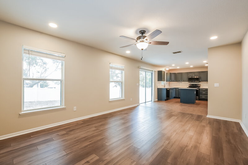 2,130/Mo, 7545 Sloewood Dr Leesburg, FL 34748 Living Room View 2