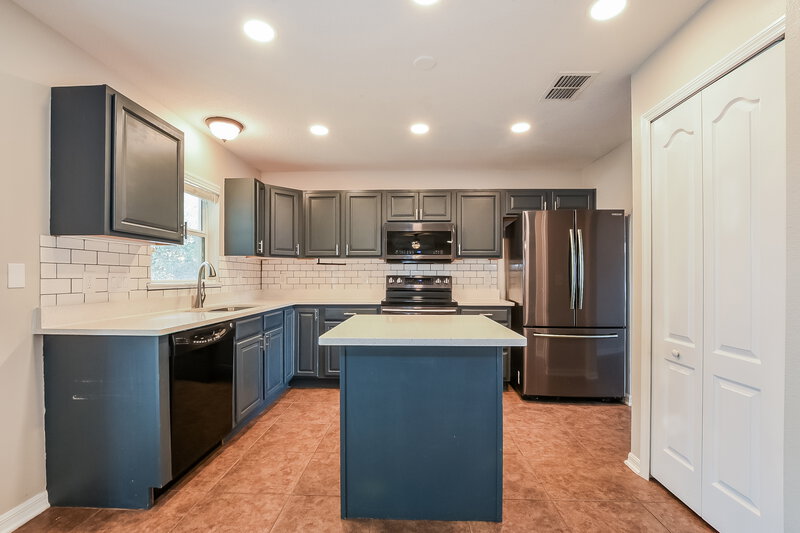 2,130/Mo, 7545 Sloewood Dr Leesburg, FL 34748 Kitchen View