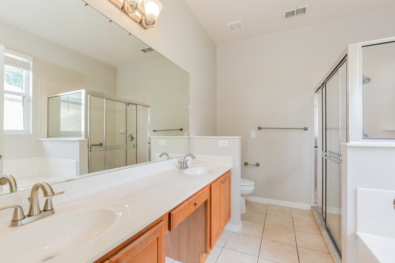 2,200/Mo, 3720 Fallscrest Cir Clermont, FL 34711 Main Bathroom View