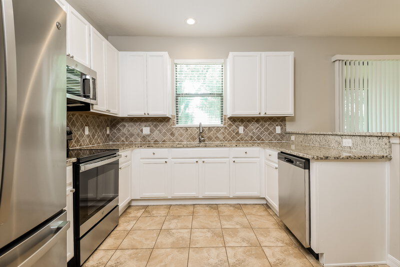 2,110/Mo, 2914 Vista Ct Kissimmee, FL 34744 Kitchen View 2