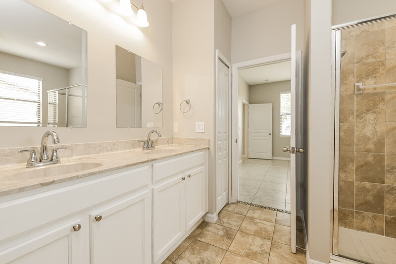 2,110/Mo, 2914 Vista Ct Kissimmee, FL 34744 Main Bathroom View