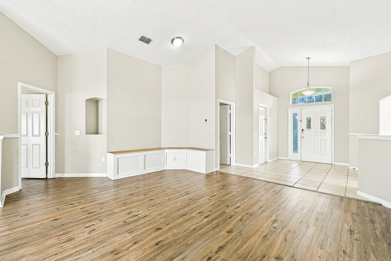 2,635/Mo, 1962 Lady Elisabeth Ave Orlando, FL 32826 Living Room View 2