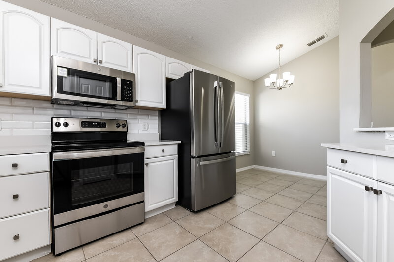 2,660/Mo, 1962 Lady Elisabeth Ave Orlando, FL 32826 Kitchen View