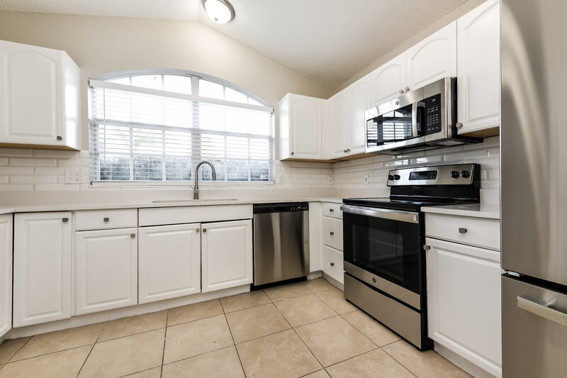 2,660/Mo, 1962 Lady Elisabeth Ave Orlando, FL 32826 Kitchen View 2