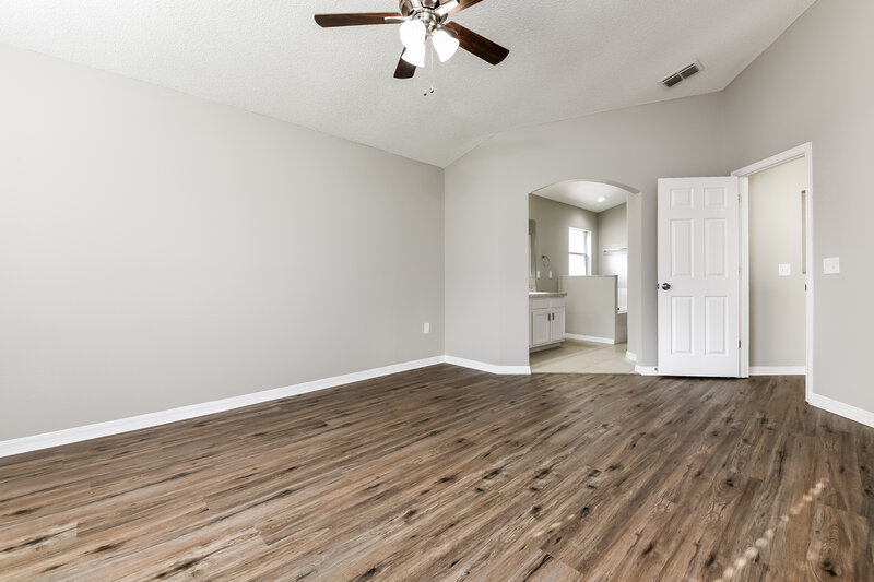 2,660/Mo, 1962 Lady Elisabeth Ave Orlando, FL 32826 Main Bedroom View