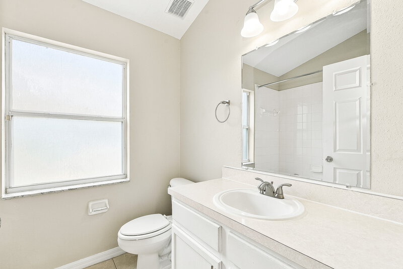 2,635/Mo, 1962 Lady Elisabeth Ave Orlando, FL 32826 Bathroom View